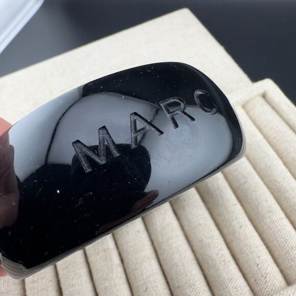 Marc By Marc JACOBS Spell out Black Wide Bangle Statement Bracelet 8" - Picture 3 of 6